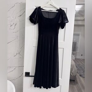 Ivy City Co Elegant Black Velvet Dress